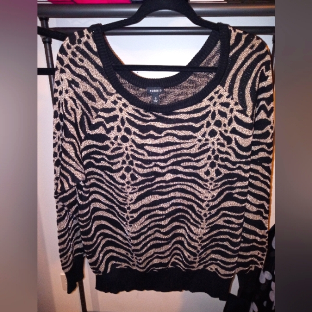 Torrid Sweater Sz 2X Lurex Shimmer Silver Thread